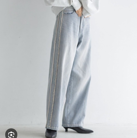 lowrys Farm Denim - Lowrys Farm Cone Wide Straight High Waist Side Stripe Frey Hem Denim Blue Jeans